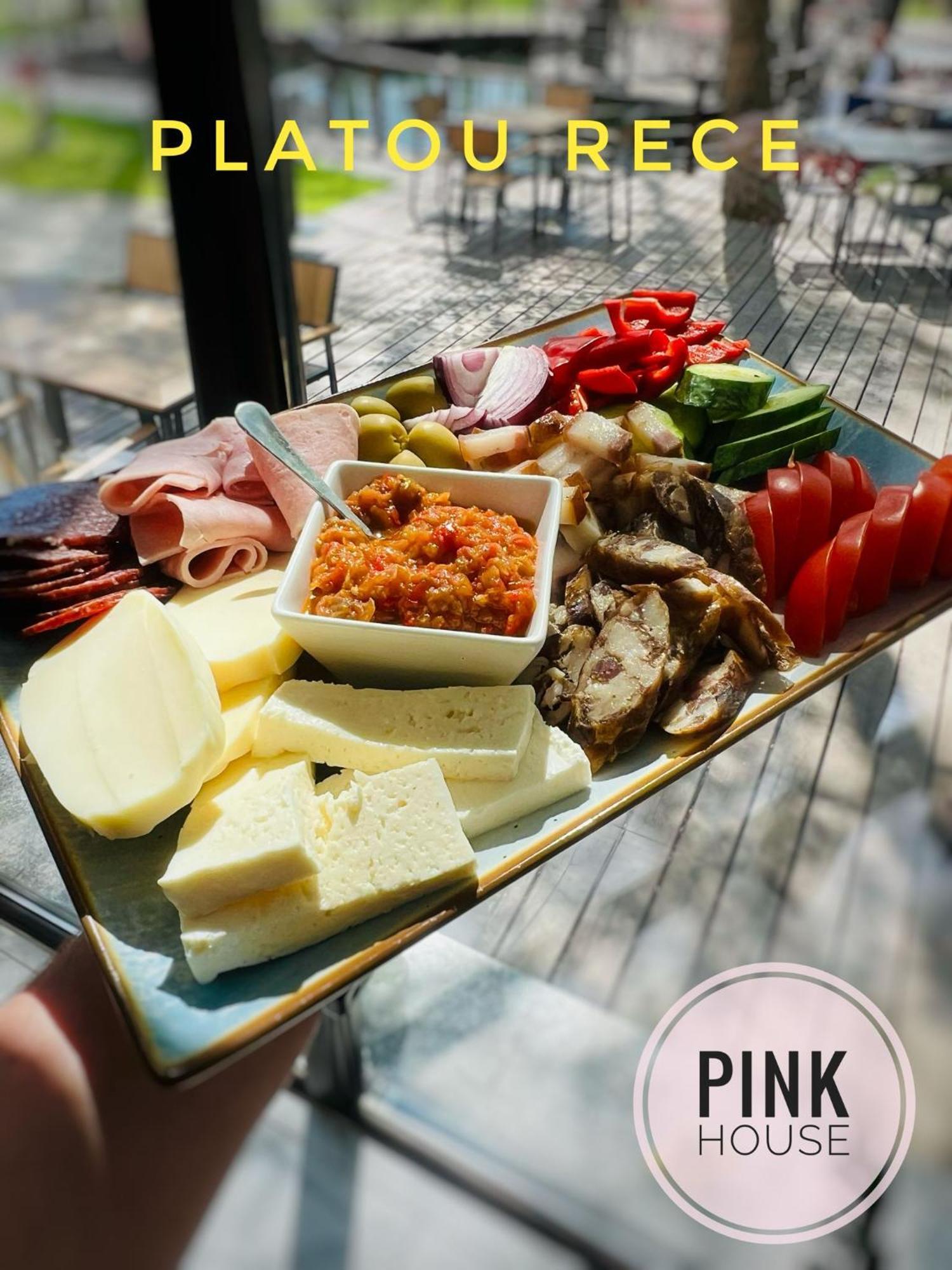 Pensiunea Pink House Runcu 호텔 룬쿠 외부 사진